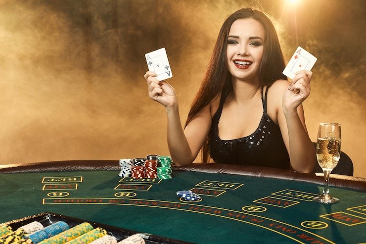 Antarmuka aplikasi mobile kratonbola menampilkan studio kasino langsung dan menu sportsbook